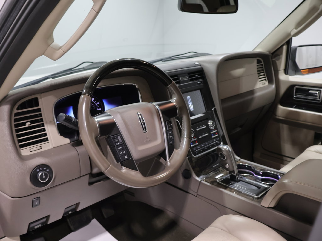 Used 2016 Lincoln Navigator L Select AWD/4WD image 19