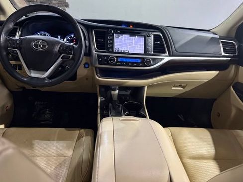 Used 2015 Toyota Highlander Limited w/ Driver Technology Package AWD/4WD image 25