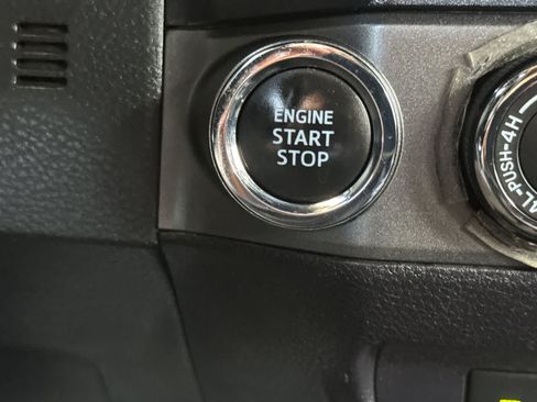Used 2019 Toyota Tacoma TRD Off-Road w/ Technology Package AWD/4WD image 23