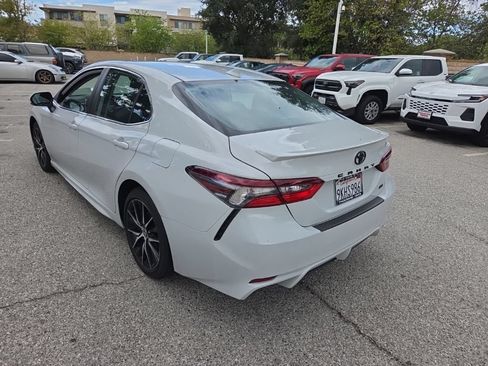 Used 2024 Toyota Camry SE FWD image 3