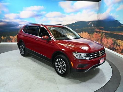 Used 2019 Volkswagen Tiguan SE w/ Panoramic Sunroof Package image 2