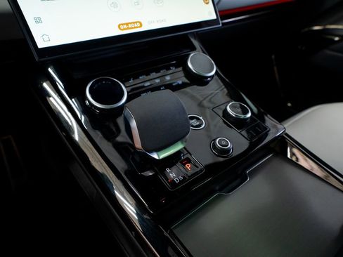 Used 2023 Land Rover Range Rover Sport SE Dynamic image 41