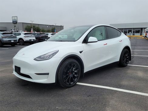 Used 2021 Tesla Model Y Long Range image 21