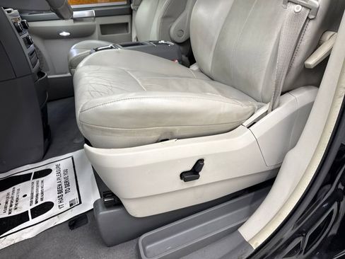 Used 2010 Chrysler Town & Country Limited w/ Entertainment Group #3 image 12
