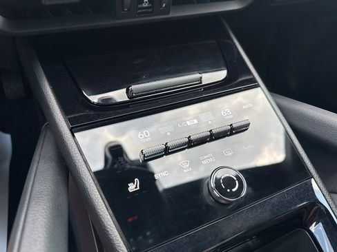 Used 2024 Porsche Cayenne image 16