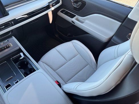 New 2026 Lincoln Aviator AWD image 16