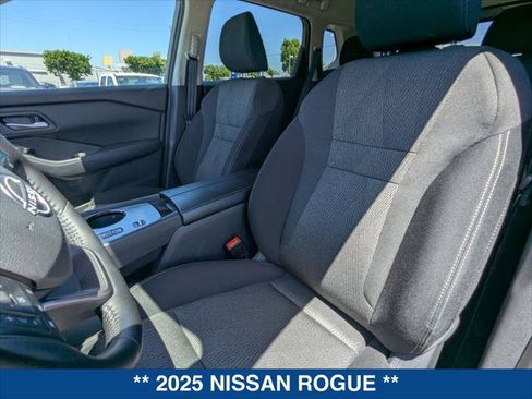 Used 2025 Nissan Rogue SV FWD image 20