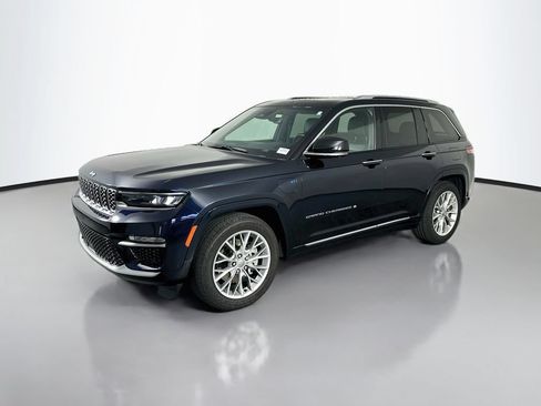 Used 2022 Jeep Grand Cherokee Summit AWD/4WD image 3