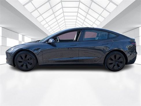 Used 2024 Tesla Model 3 Standard Range image 4