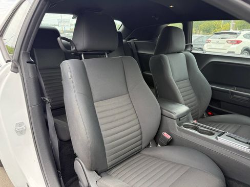 Used 2013 Dodge Challenger SXT RWD image 18