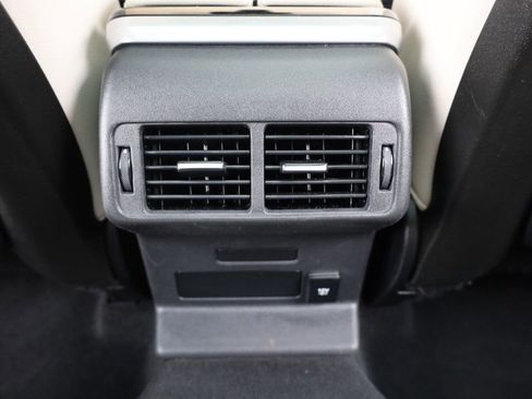 Used 2019 Land Rover Range Rover Velar R-Dynamic SE image 38