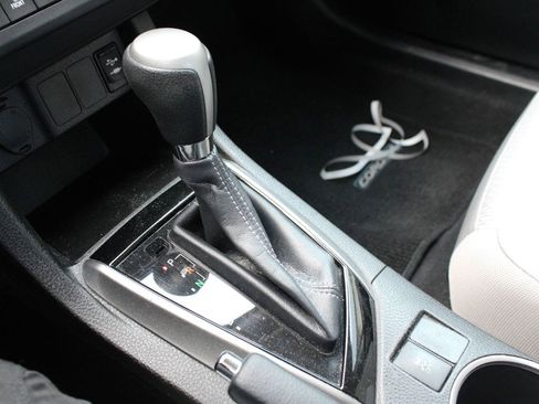 Used 2016 Toyota Corolla LE FWD image 17