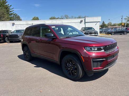 New 2026 Jeep Grand Cherokee Altitude AWD/4WD image 2