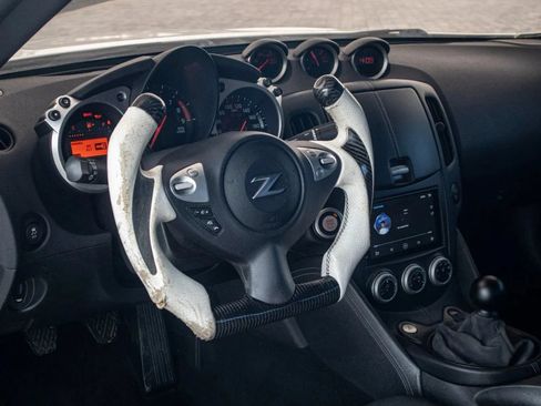 Used 2016 Nissan 370Z Coupe RWD image 26
