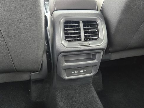Certified 2026 Volkswagen Taos SE w/ Panoramic Sunroof Package FWD image 15