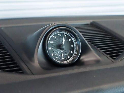 Certified 2022 Porsche Macan image 17