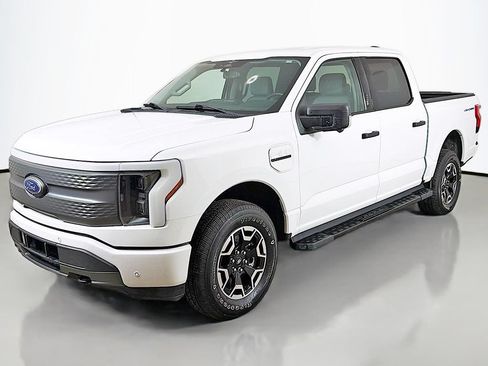 Used 2023 Ford F150 Lightning XLT AWD/4WD image 8