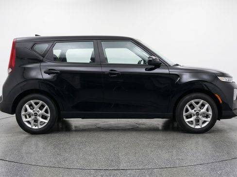 Used 2025 Kia Soul LX w/ LX Technology Package FWD image 11