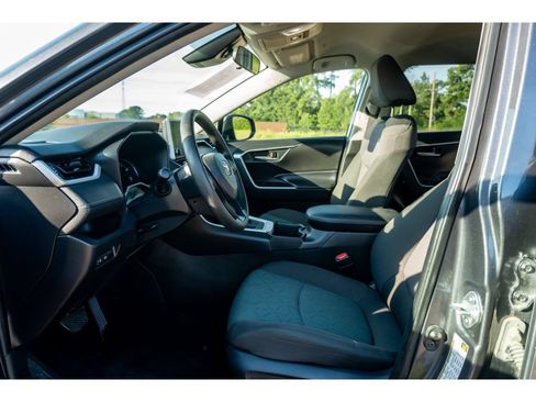 Used 2025 Toyota RAV4 XLE FWD image 12