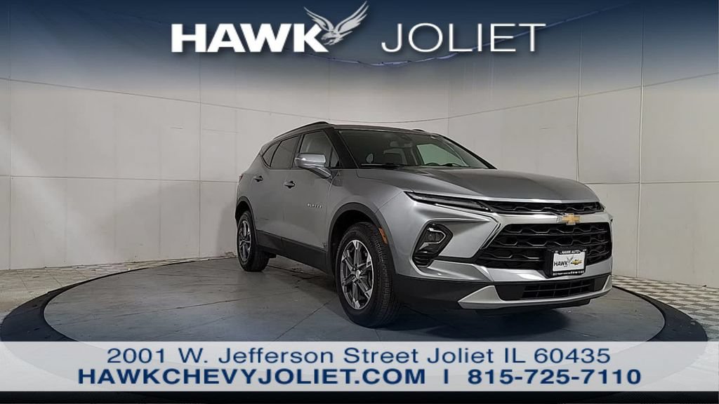 Used 2023 Chevrolet Blazer LT FWD image 2
