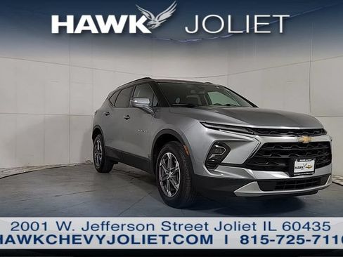 Used 2023 Chevrolet Blazer LT FWD image 2