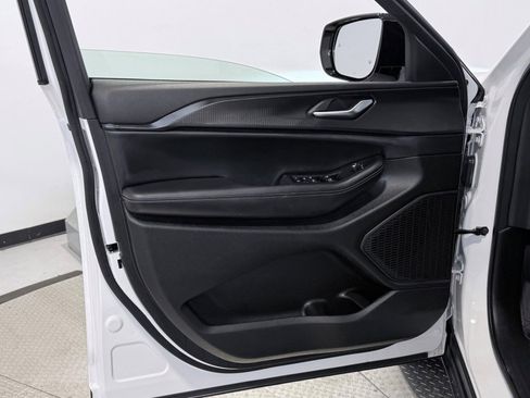 Certified 2024 Jeep Grand Cherokee Altitude image 20