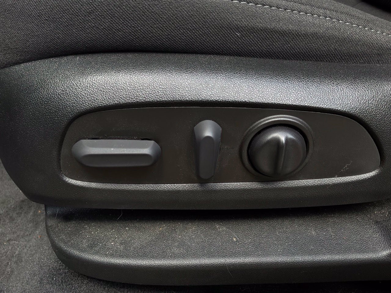 Used 2023 Chevrolet Traverse LT FWD image 11