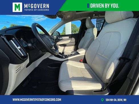 Used 2021 Volvo XC40 T5 Momentum w/ Protection Package Premier AWD/4WD image 9