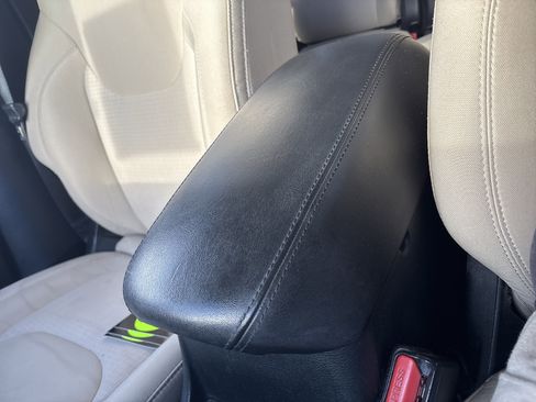 Used 2015 Jeep Cherokee Latitude w/ Comfort/Convenience Group image 24