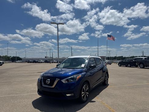 Certified 2019 Nissan Kicks SR w/ SR Premium Package FWD image 7