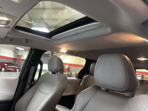 Used 2025 Toyota Sienna XLE image 28