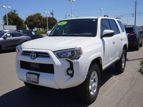 Used 2023 Toyota 4Runner SR5 AWD/4WD image 5