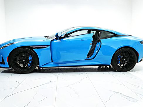 Used 2024 Aston Martin DB12 Coupe RWD image 4