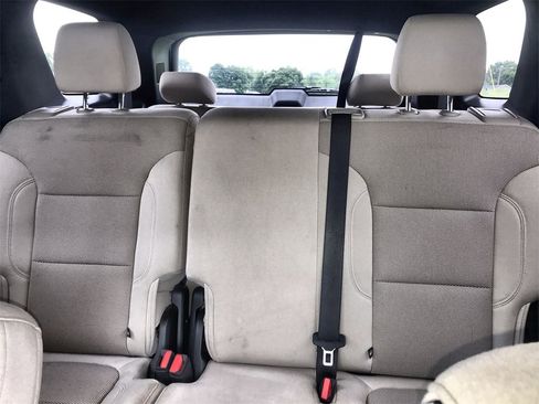 Used 2022 Chevrolet Traverse LS image 21