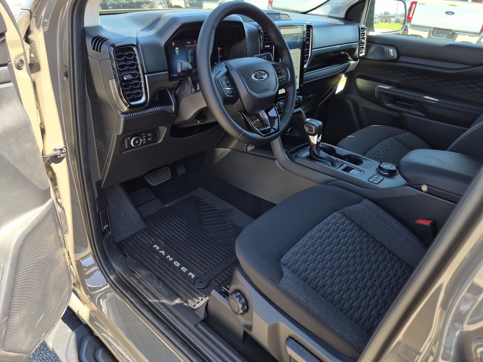 New 2026 Ford Ranger XLT w/ Black Appearance Package AWD/4WD image 9