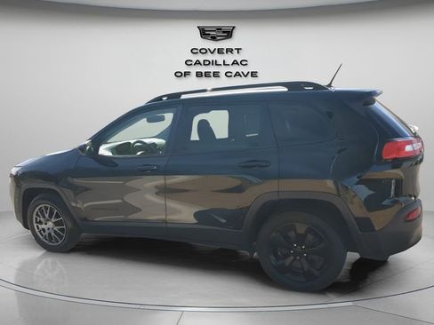 Used 2018 Jeep Cherokee Latitude w/ Altitude Package image 6