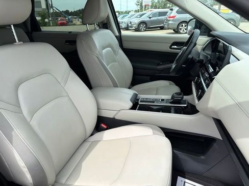 Used 2023 Nissan Pathfinder SL FWD image 18