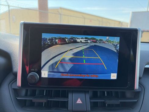 Used 2025 Toyota RAV4 XLE AWD/4WD image 15