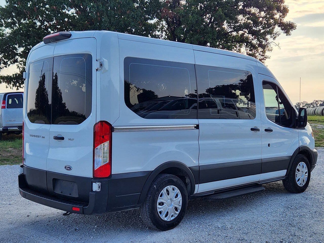 Used 2019 Ford Transit 150 XLT RWD image 6