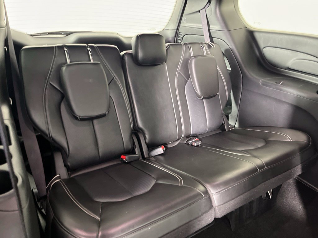 Used 2025 Chrysler Pacifica Select FWD image 5
