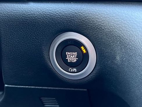 New 2026 Chrysler Pacifica Select image 30