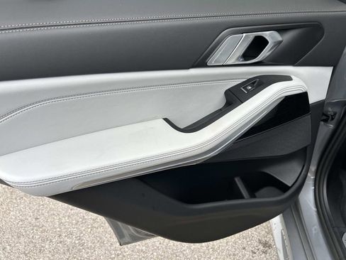 Used 2025 BMW X5 xDrive50e w/ M Sport Package image 23