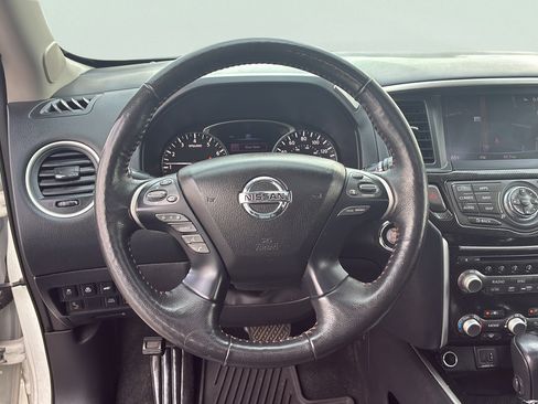 Used 2020 Nissan Pathfinder SL FWD image 28