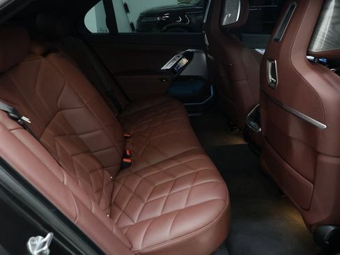 Used 2025 BMW 760i xDrive w/ Executive Package image 85