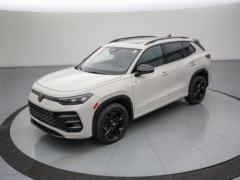 Used 2025 Volkswagen Tiguan SE R-Line AWD/4WD image 8