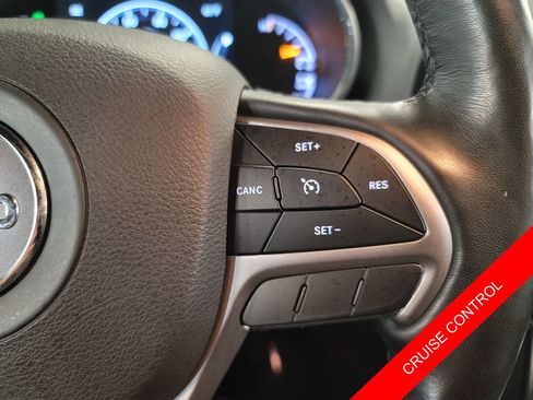 Used 2021 Jeep Grand Cherokee Limited image 14