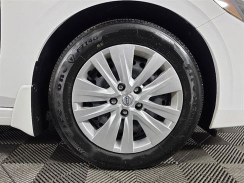 Used 2024 Nissan Sentra S w/ Lighting Package FWD image 12