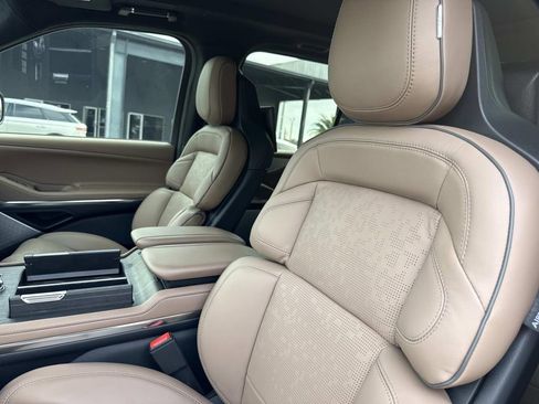 New 2025 Lincoln Navigator L Black Label image 24
