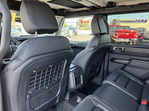 Used 2025 Ford Bronco Badlands image 32
