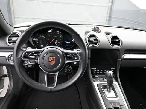 Certified 2025 Porsche 718 Boxster RWD image 18